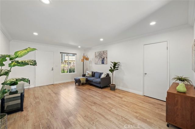 63 Streamwood, Irvine, CA 92620