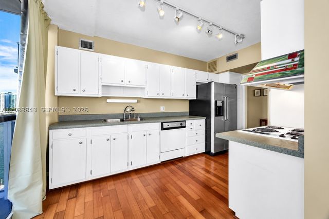 900 Bay Dr 601, Miami Beach, FL 33141