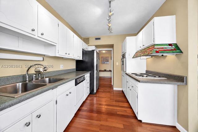 900 Bay Dr 601, Miami Beach, FL 33141