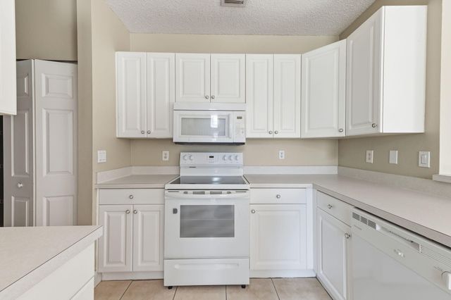 6334 Stonehurst Circle, Lake Worth, FL 33467