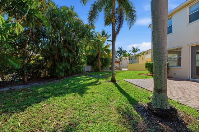 6334 Stonehurst Circle, Lake Worth, FL 33467