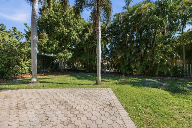 6334 Stonehurst Circle, Lake Worth, FL 33467