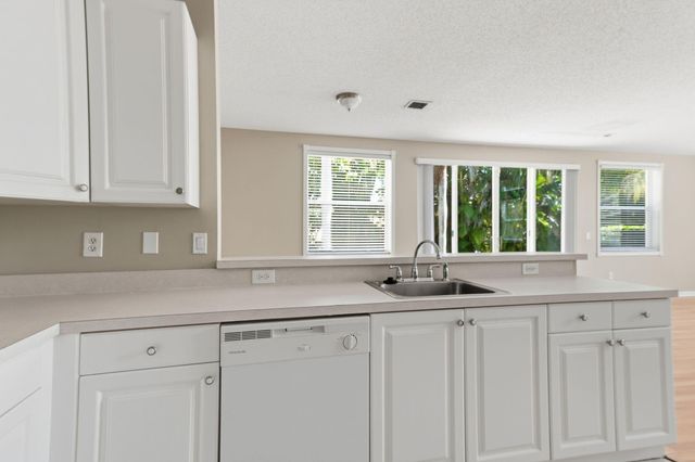 6334 Stonehurst Circle, Lake Worth, FL 33467