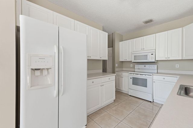 6334 Stonehurst Circle, Lake Worth, FL 33467