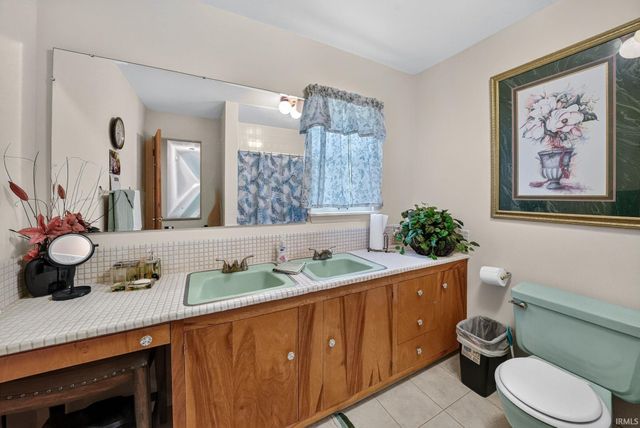 53150 Ridgewood Drive, South Bend, IN 46637