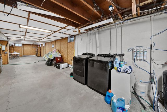 53150 Ridgewood Drive, South Bend, IN 46637