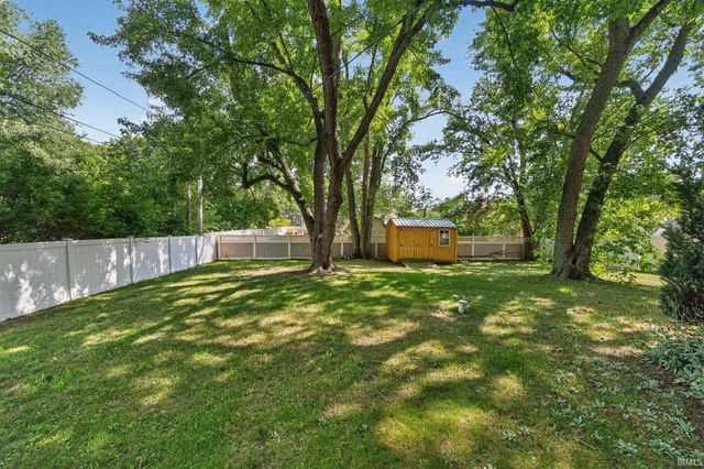 53150 Ridgewood Drive, South Bend, IN 46637