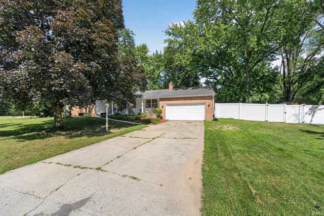 53150 Ridgewood Drive, South Bend, IN 46637