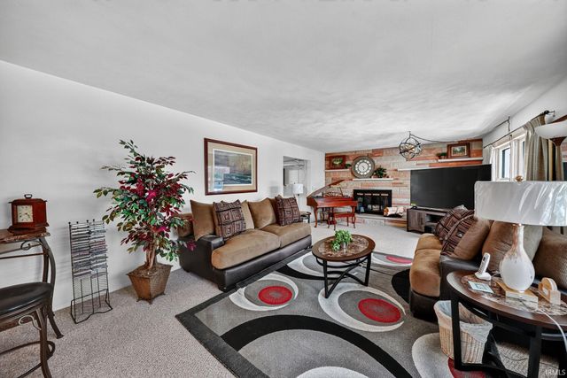 53150 Ridgewood Drive, South Bend, IN 46637