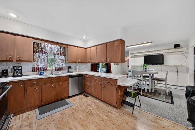 53150 Ridgewood Drive, South Bend, IN 46637