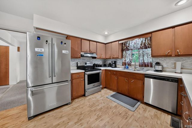 53150 Ridgewood Drive, South Bend, IN 46637