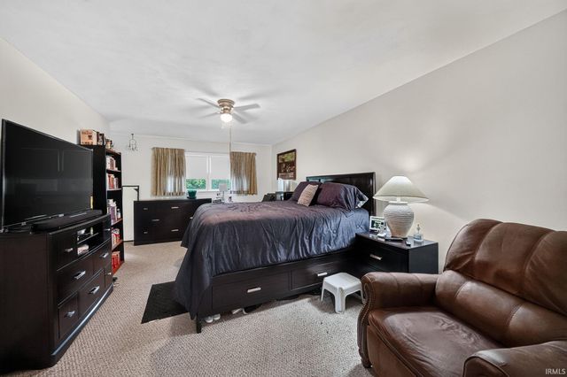 53150 Ridgewood Drive, South Bend, IN 46637