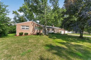 53150 Ridgewood Drive, South Bend, IN 46637