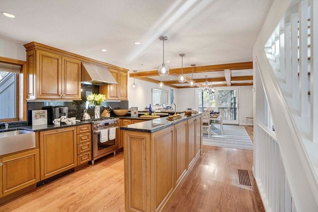 3 Hidden Cove Rd, Oak Bluffs, MA 02557
