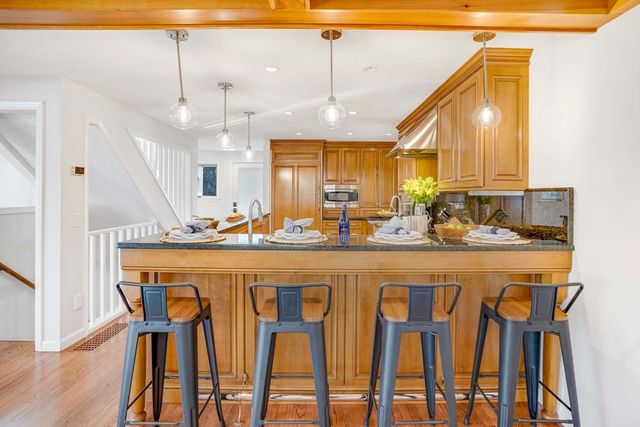 3 Hidden Cove Rd, Oak Bluffs, MA 02557