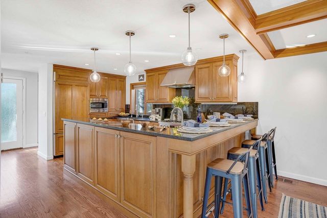 3 Hidden Cove Rd, Oak Bluffs, MA 02557