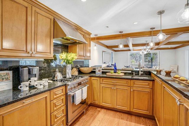 3 Hidden Cove Rd, Oak Bluffs, MA 02557
