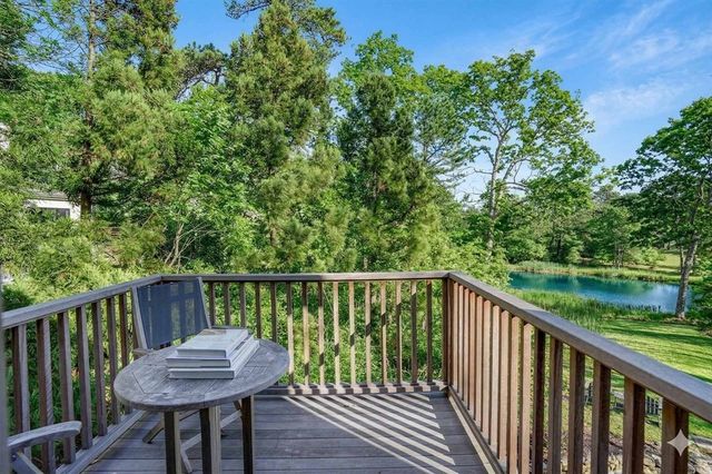 3 Hidden Cove Rd, Oak Bluffs, MA 02557