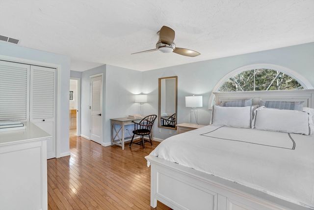 3 Hidden Cove Rd, Oak Bluffs, MA 02557