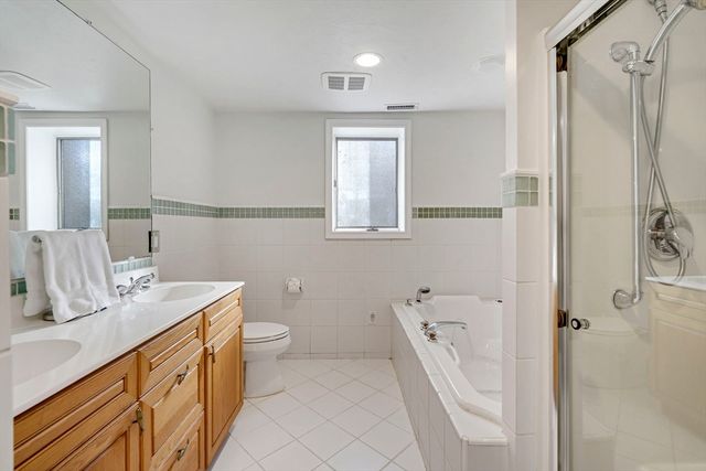 3 Hidden Cove Rd, Oak Bluffs, MA 02557