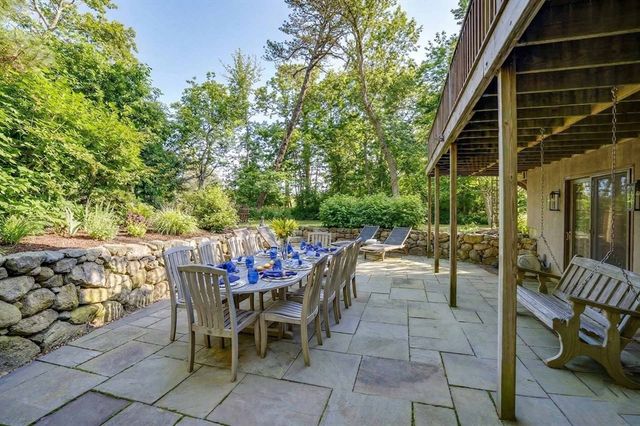 3 Hidden Cove Rd, Oak Bluffs, MA 02557