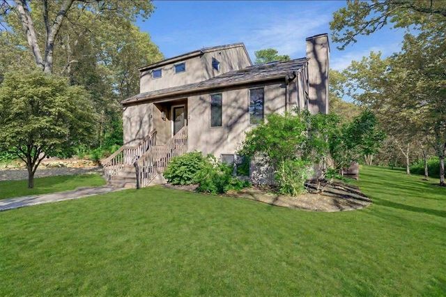 3 Hidden Cove Rd, Oak Bluffs, MA 02557