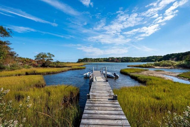 3 Hidden Cove Rd, Oak Bluffs, MA 02557