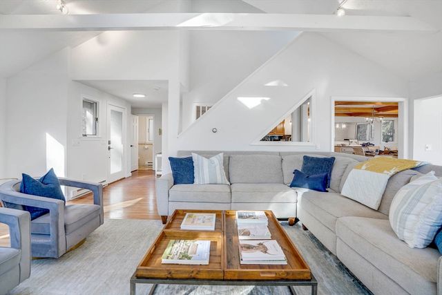 3 Hidden Cove Rd, Oak Bluffs, MA 02557