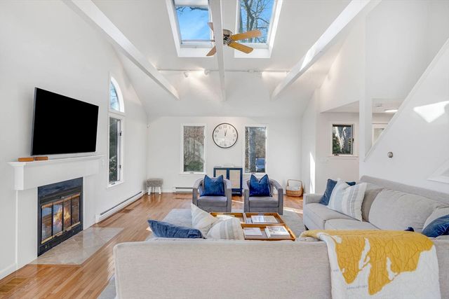 3 Hidden Cove Rd, Oak Bluffs, MA 02557