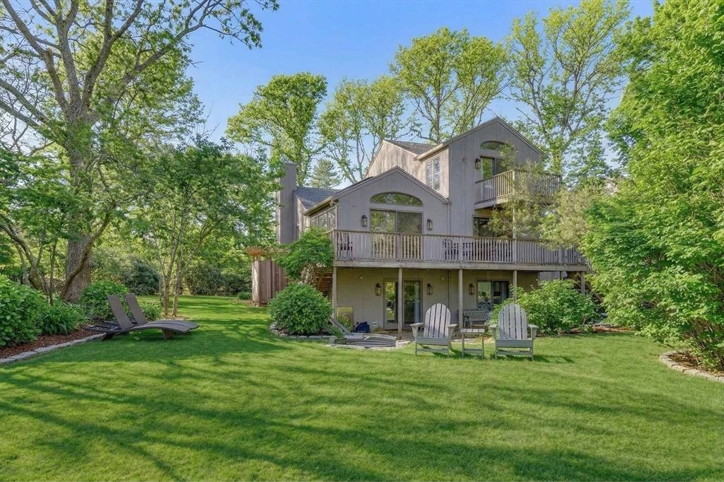 3 Hidden Cove Rd, Oak Bluffs, MA 02557