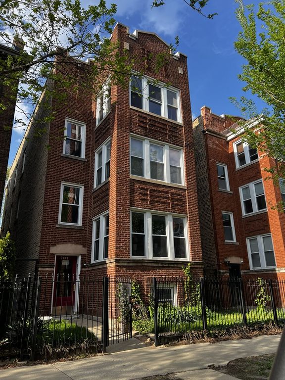 Image 1 of property listing at 2044 W Birchwood Avenue, Chicago, IL 60645