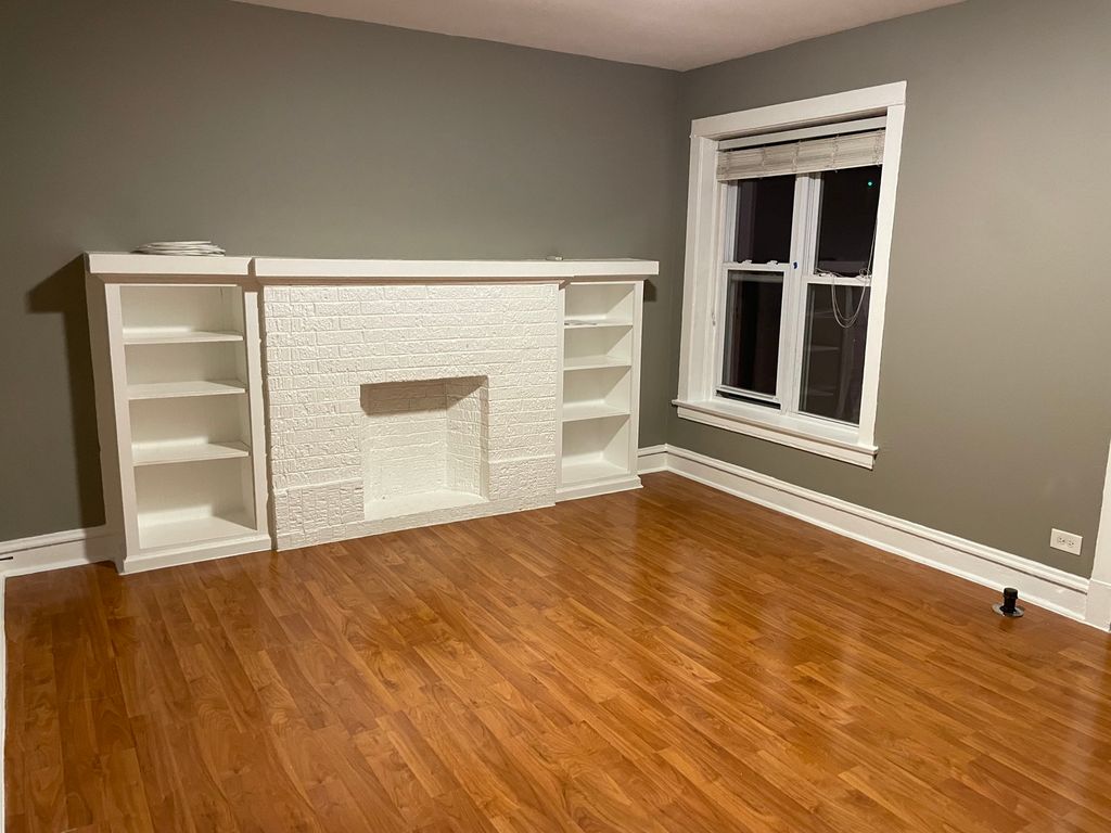 Image 12 of property listing at 2044 W Birchwood Avenue, Chicago, IL 60645