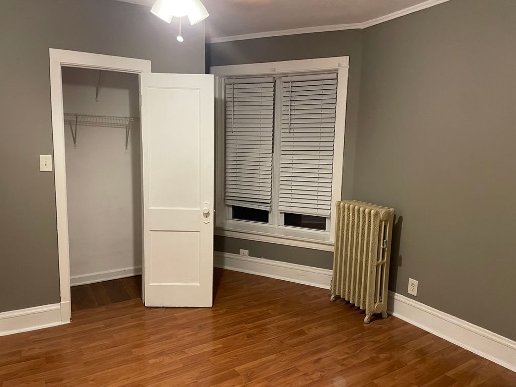 Image 14 of property listing at 2044 W Birchwood Avenue, Chicago, IL 60645