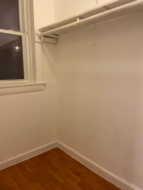 Image 17 of property listing at 2044 W Birchwood Avenue, Chicago, IL 60645
