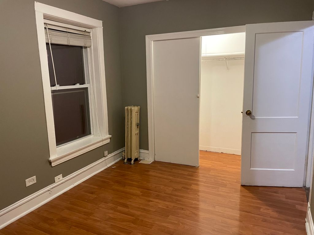 Image 18 of property listing at 2044 W Birchwood Avenue, Chicago, IL 60645