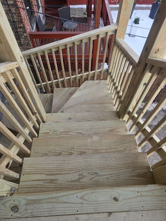 Image 3 of property listing at 2044 W Birchwood Avenue, Chicago, IL 60645