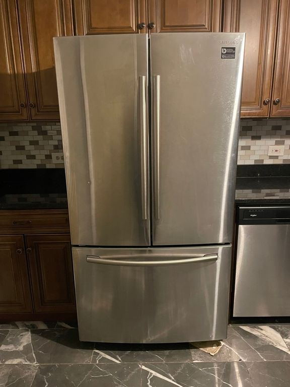 Image 22 of property listing at 2044 W Birchwood Avenue, Chicago, IL 60645