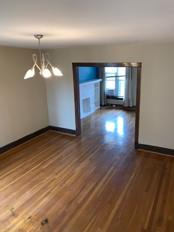 Image 23 of property listing at 2044 W Birchwood Avenue, Chicago, IL 60645