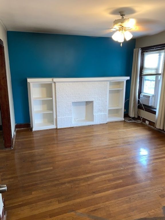Image 24 of property listing at 2044 W Birchwood Avenue, Chicago, IL 60645