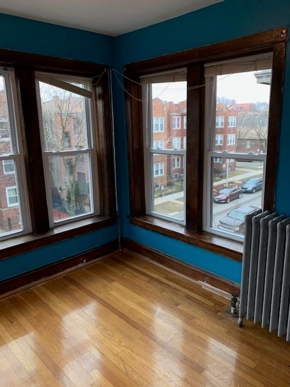 Image 25 of property listing at 2044 W Birchwood Avenue, Chicago, IL 60645