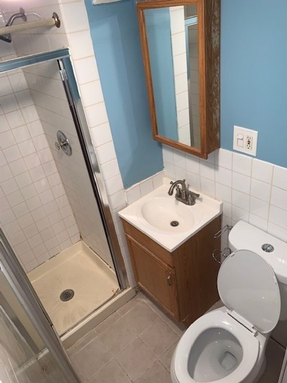 Image 31 of property listing at 2044 W Birchwood Avenue, Chicago, IL 60645