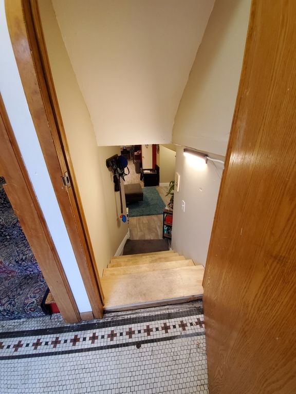 Image 33 of property listing at 2044 W Birchwood Avenue, Chicago, IL 60645