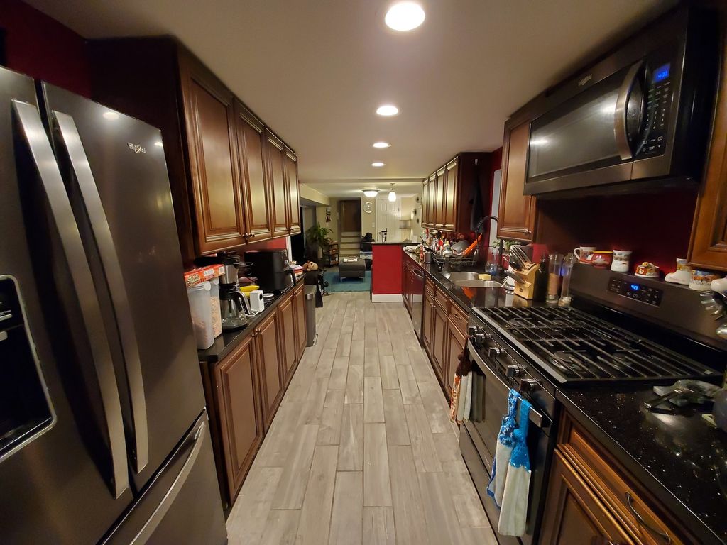 Image 36 of property listing at 2044 W Birchwood Avenue, Chicago, IL 60645