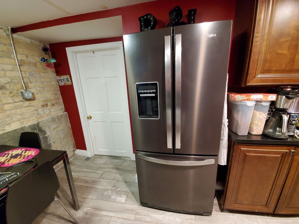Image 37 of property listing at 2044 W Birchwood Avenue, Chicago, IL 60645