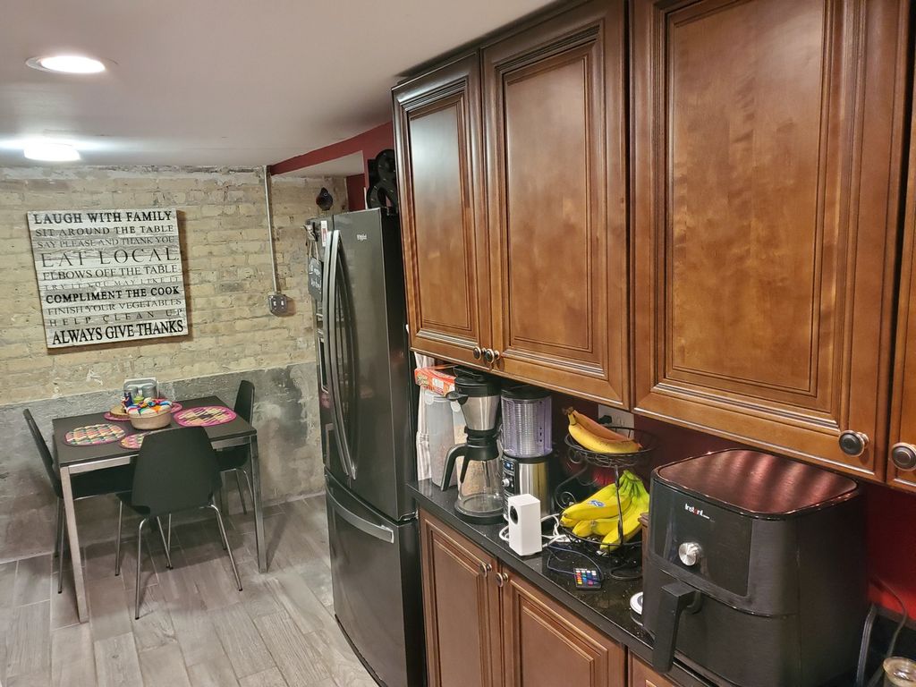 Image 38 of property listing at 2044 W Birchwood Avenue, Chicago, IL 60645