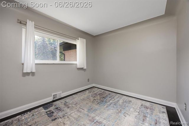 174 Pleasant Lake Drive, Waterford, MI 48327