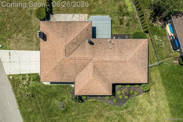 174 Pleasant Lake Drive, Waterford, MI 48327
