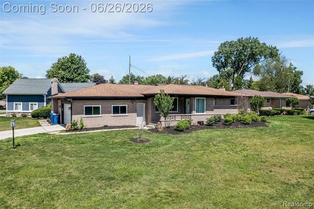 174 Pleasant Lake Drive, Waterford, MI 48327