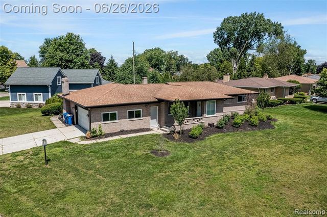 174 Pleasant Lake Drive, Waterford, MI 48327