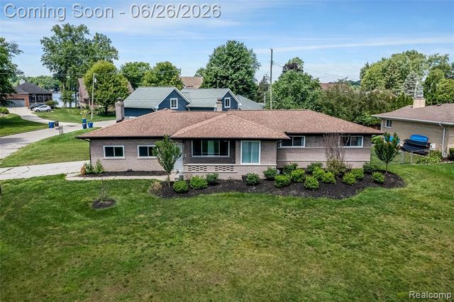 174 Pleasant Lake Drive, Waterford, MI 48327